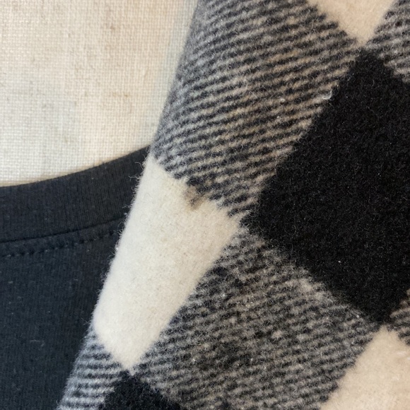 Black and white Buffalo 🦬 Plaid long vest - Picture 7 of 10